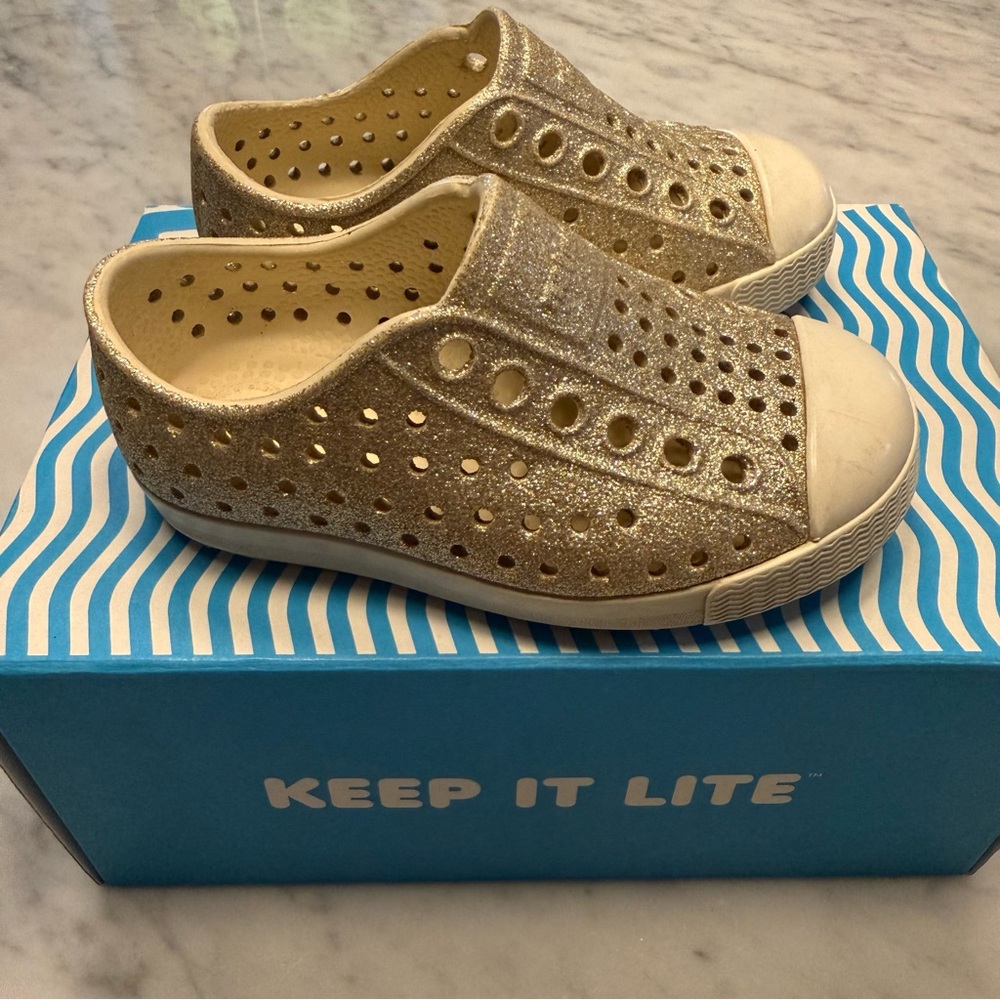 Native c5 Gold Glitter Slip-On Shoes
